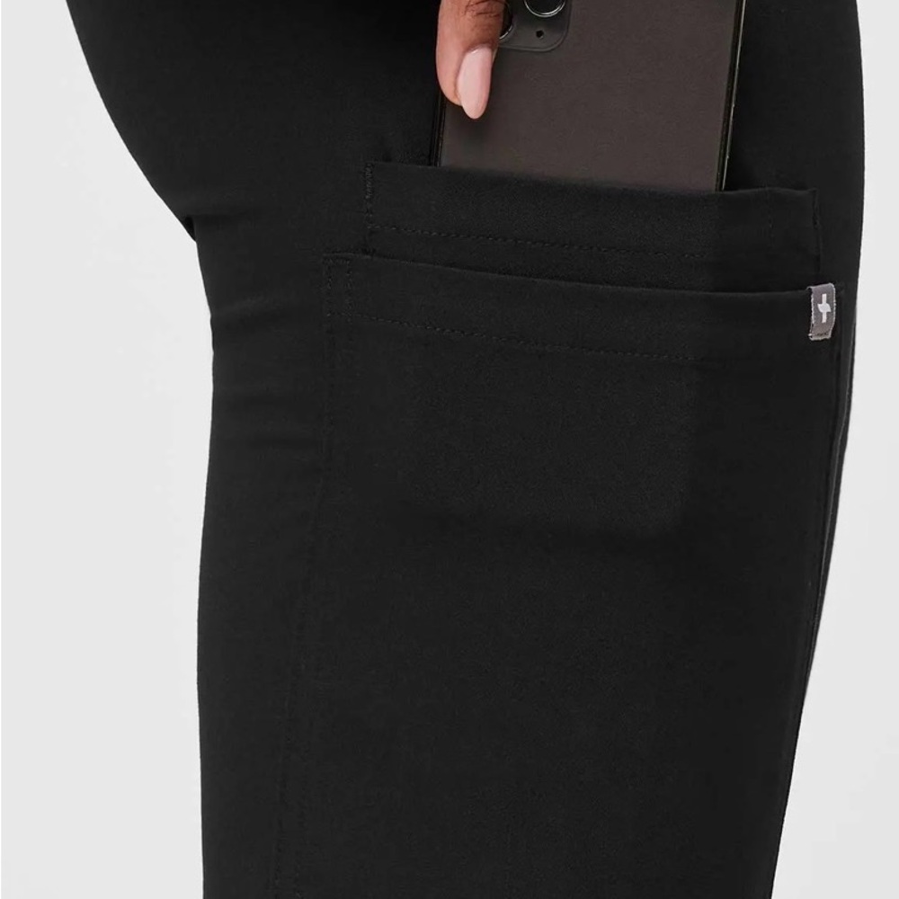 FIGS Women's Kade Cargo Scrub Pants Black Size Medium with Gray Drawstring - Picture 4 of 12